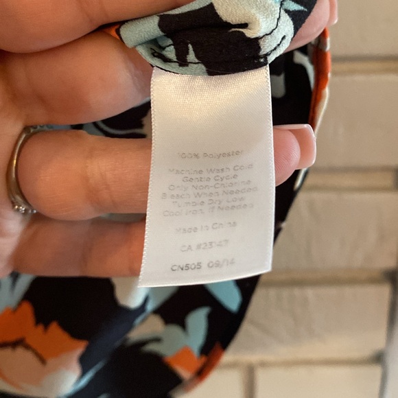 Talbots floral cap sleeve blouse - Picture 5 of 6